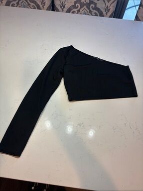 Boohoo Black One-Shoulder Long Sleeve Crop Top
